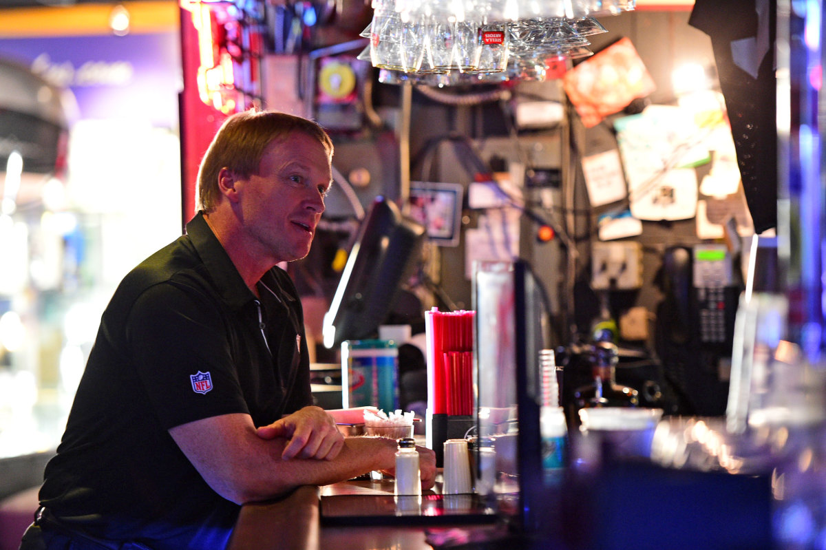 gruden-at-rickys-3.jpg